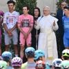 Giro 2025 : le pape Léon XIV bénit le peloton avant sa traversée du Vatican