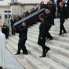 Aux obsèques de Thierry Ardisson à l'église Saint-Roch de Paris, une foule de VIP et d'admirateurs tout en noir