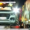 Rotsblok valt op auto op toeristische route in Frankrijk: jong koppel op achterbank komt om het leven