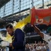 Perkins delivers winning hit as Brewers rally to beat Marlins 3-2 and avoid sweep