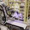 Amazon presenteert robotarm ‘Vulcan’ die kan voelen