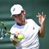 Wimbledon. Malmené par le Français Valentin Royer, Stéfanos Tsitsipás abandonne