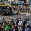 Trump mobiliseert 2.000 extra soldaten en 700 mariniers om protesten in Los Angeles tegen migratiebeleid te stoppen